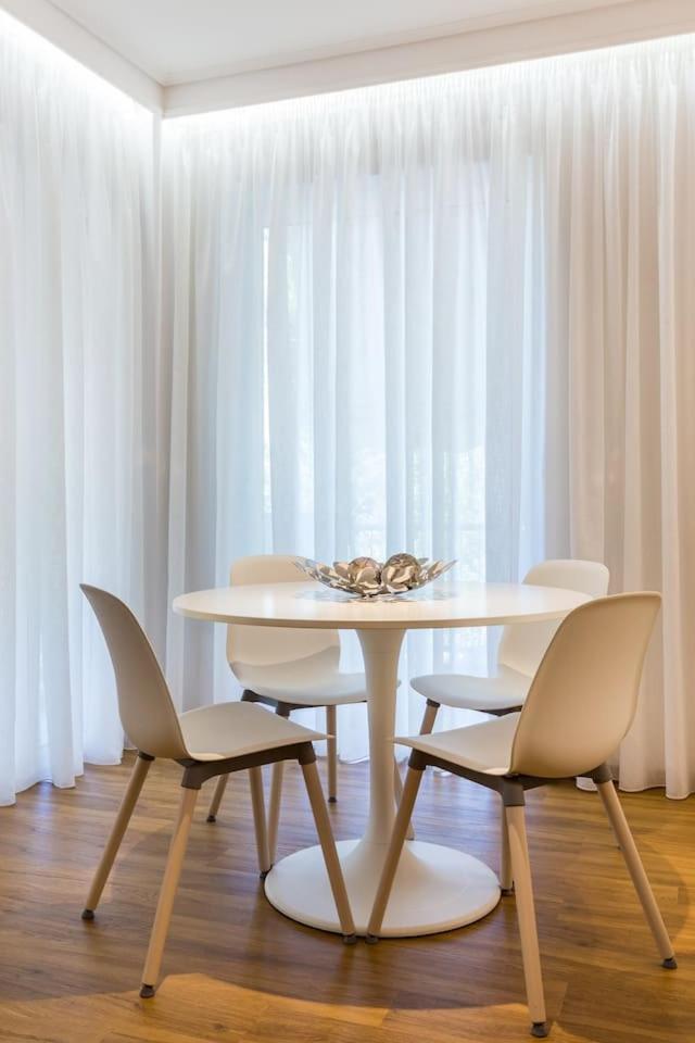 Elegant Apartment W Great Balcony In Vouliagmeni Афины Экстерьер фото